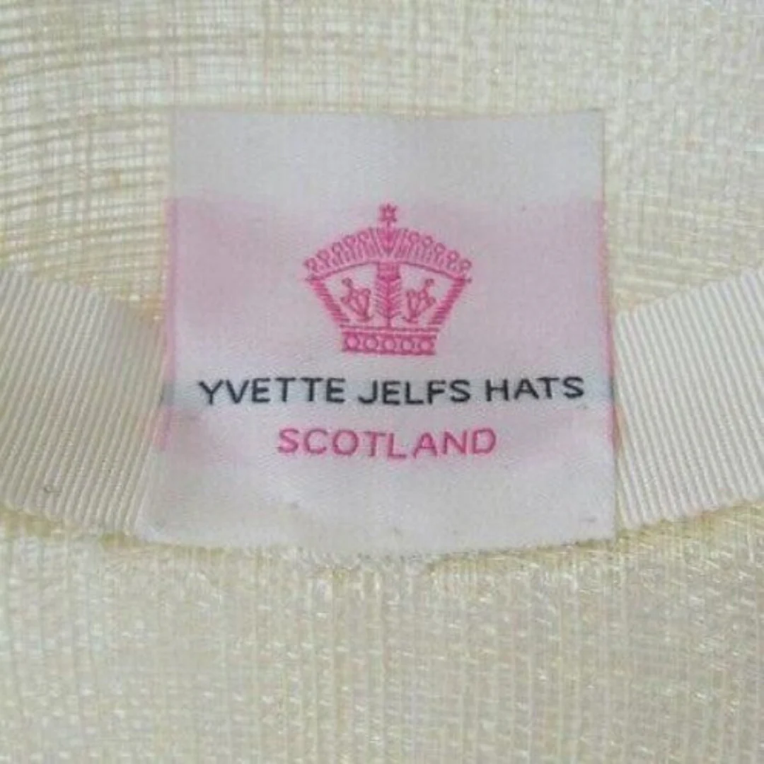 Yvette Jelfs Mother Of Bride Hat Ivory Red Feather Womenswear | Pre-loved - Image 4